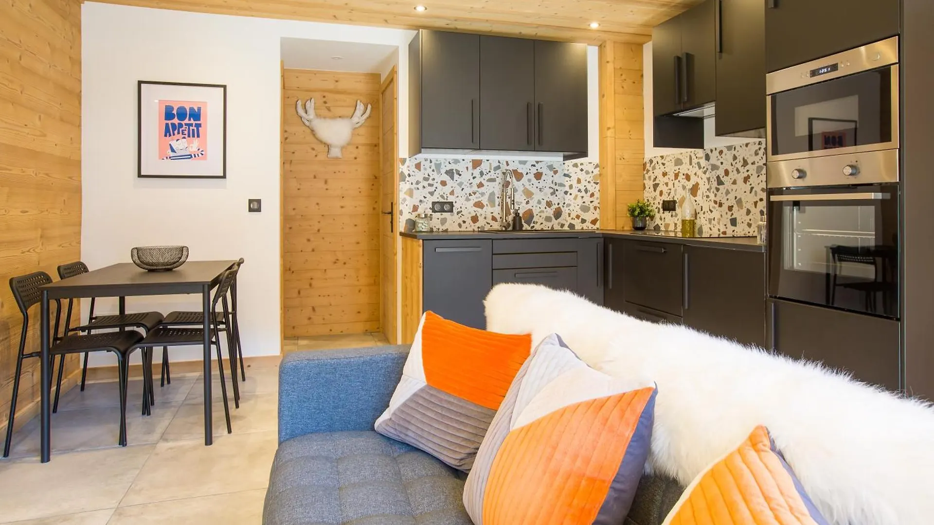 Contemporary 2 Bed Apartment In Central Morzine France