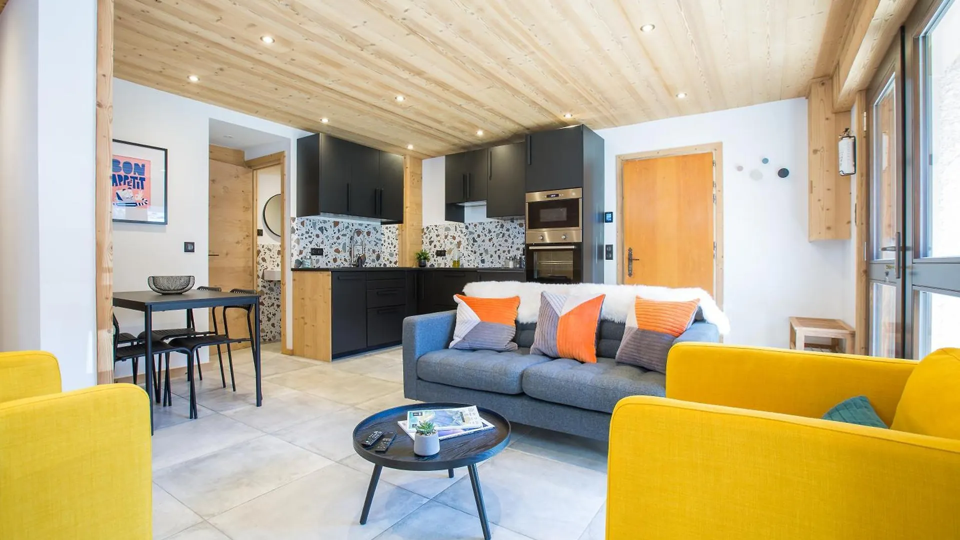 Contemporary 2 Bed Apartment In Central Morzine